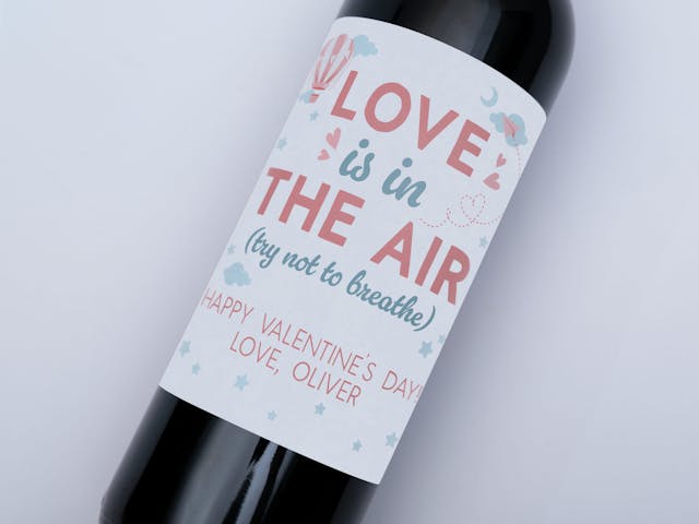 Valentine's Day Wine Label - Love is in the air, custom message